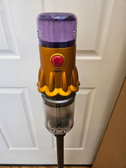 New Cond DYSON MODEL SV30 VACUUM WITH ATTACHMENT AMAZING POWER SUCTION. WORKS EXCELLENT. IN THE BOX
