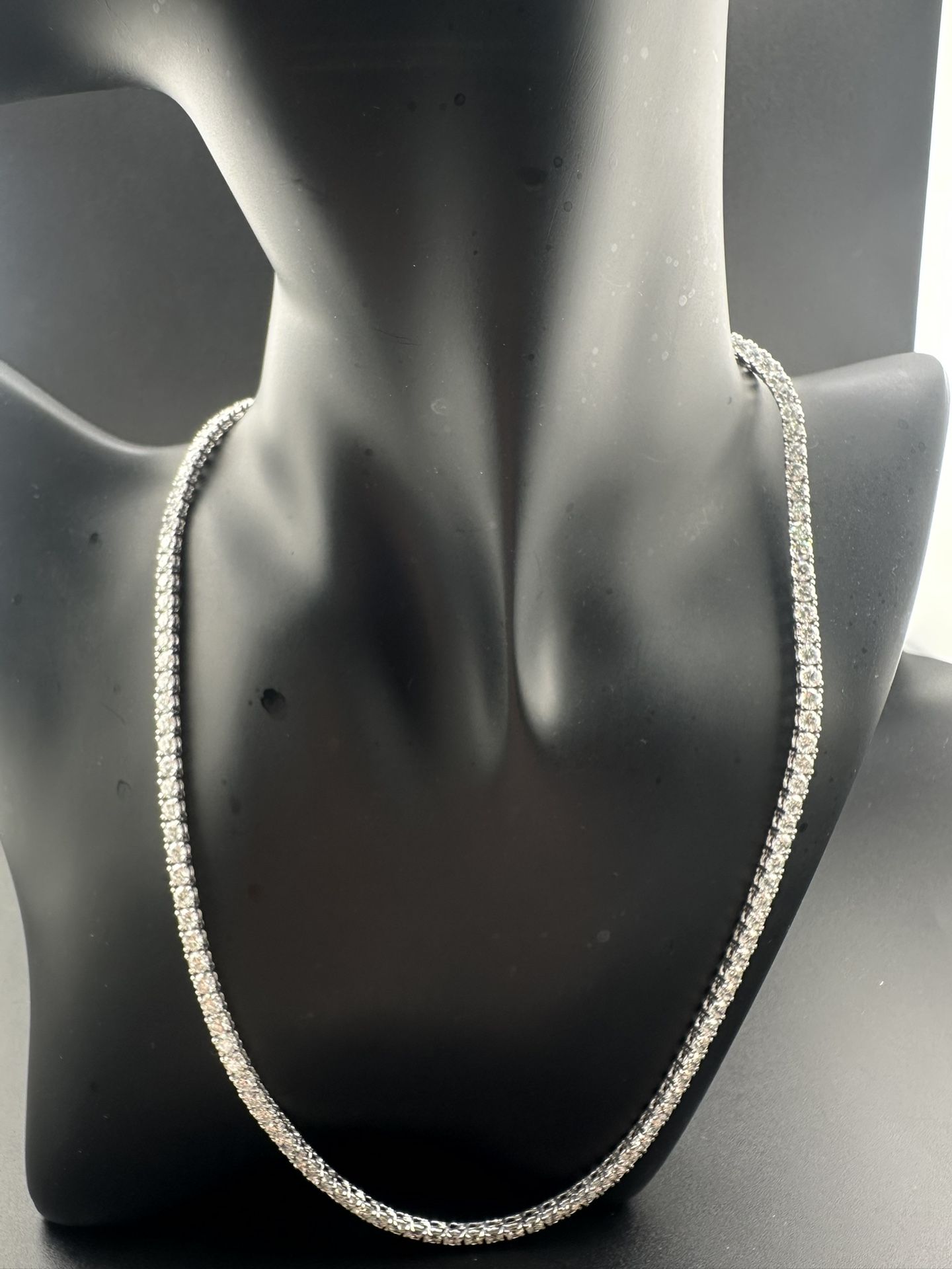 20 carats of E vvs Diamond 24g of Gold