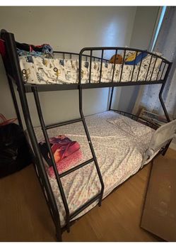 Bunk bed ( Twin over full )