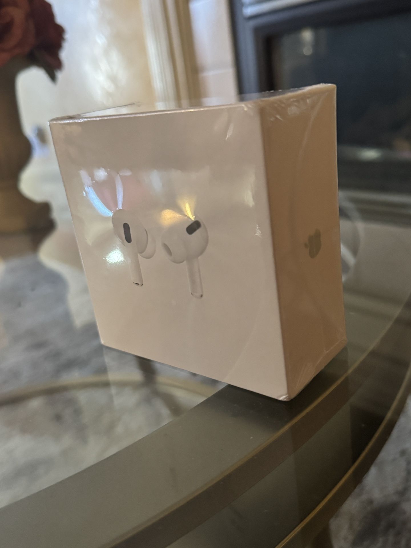 Apple Airpod Pros - With Wireless Charging