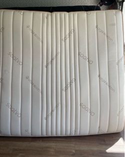 Saatva king mattress