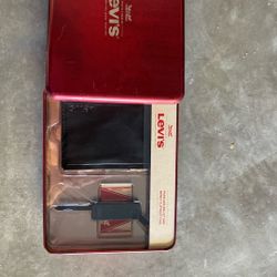 Christmas Gift 🎁- Levi’s Wallet 