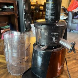 SKG Slow Masticating Juicer