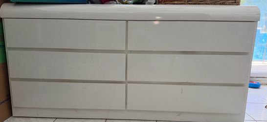 Mesa de noche y gabetero