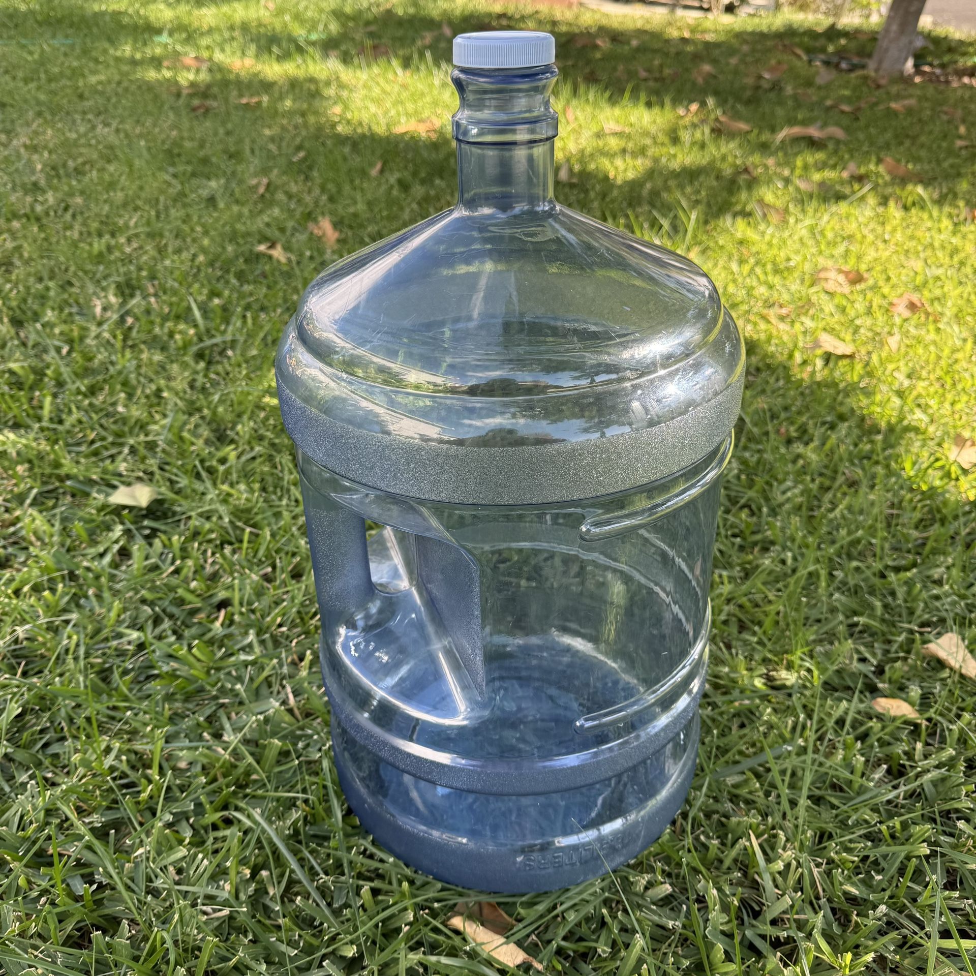 5-gallon polycarbonate plastic water bottle,