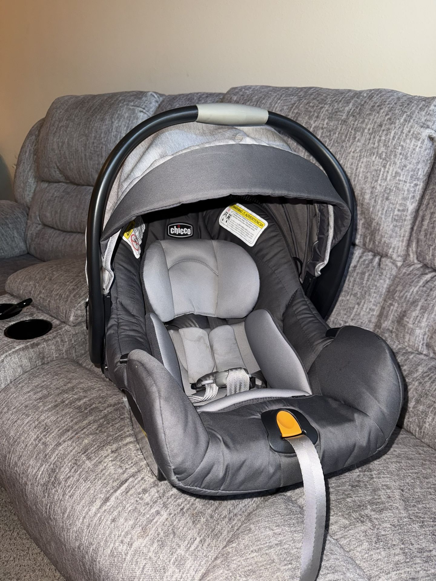 Chicco Bravo stroller and car seat with base