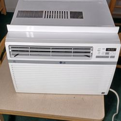 LG Air Conditioner 12,000 BTU (LIKE NEW)