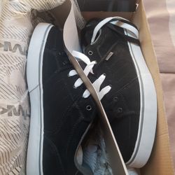 Mens Shoes- Size 9 1/2