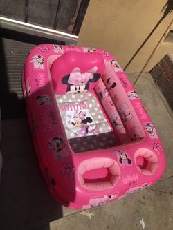 Minnie Mouse inflatable bath tub