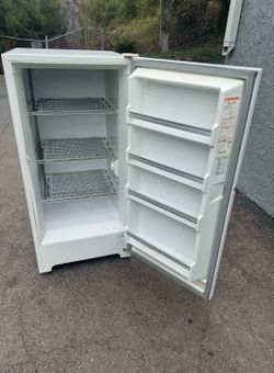 Freezer Household upright 9 cubics