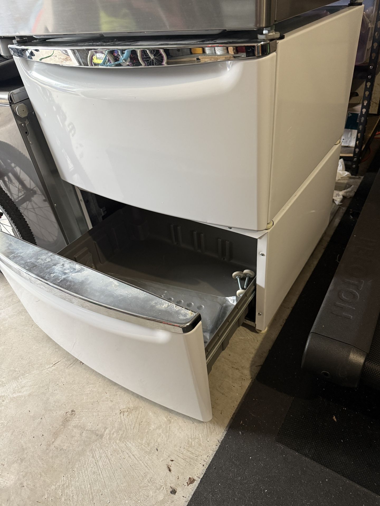 Laundry Pedestal Whirlpool White Washer and Dryer