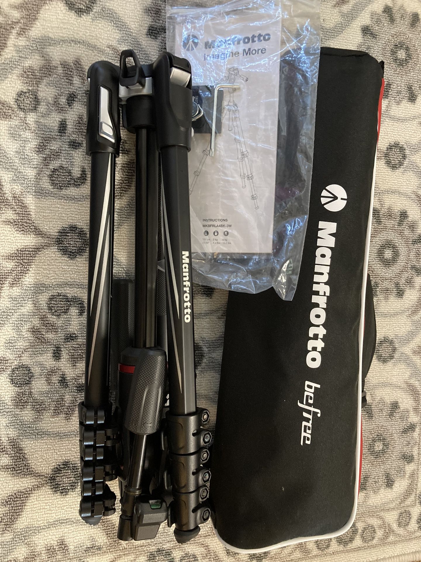 Manfrotto Befree 3-Way Live Advanced Camera Tripod kit, Aluminium Travel Tripod, Lever Lock, with 3-Way Fluid Head With Carry Bag
