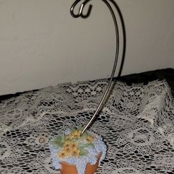 VINTAGE FLORAL FLOWER POT BOUQUET METAL ORNAMENT HANGER TABLE DECOR