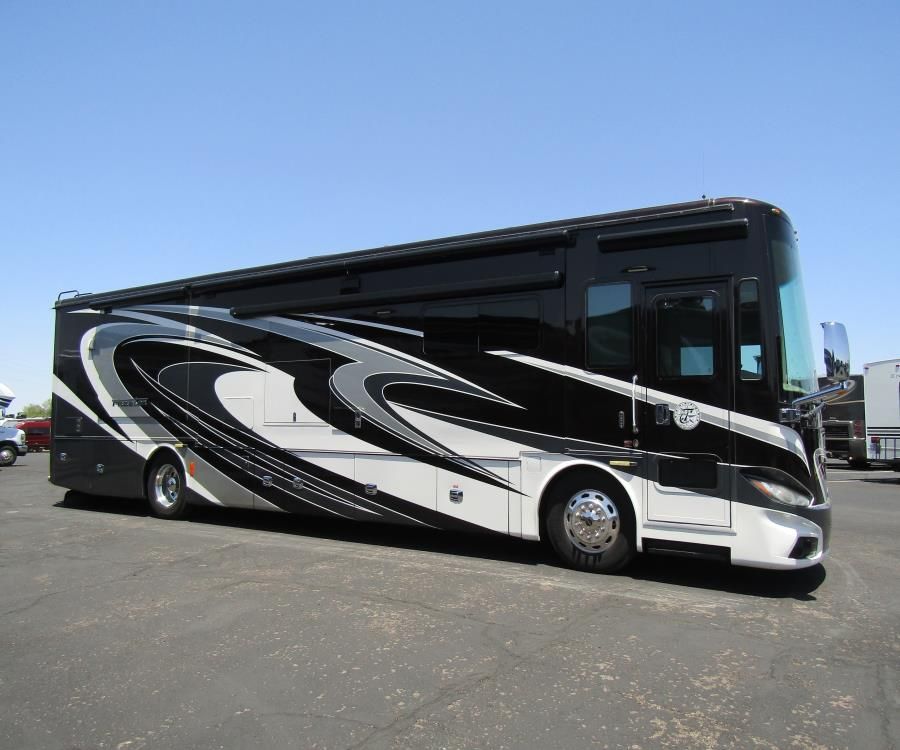 2016 Tiffin Phaeton 40AH floorplan
