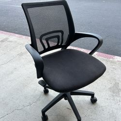Black mesh office chair