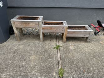 One piece wood planter