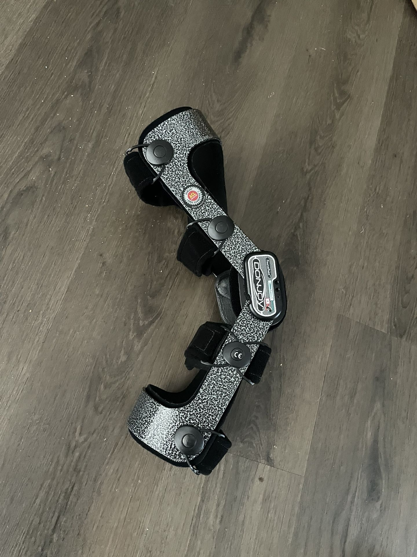 DonJoy Armor Small Knee Brace Right Knee