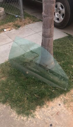 Toyota solora passenger door window no scratches no cracks