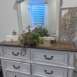 Realyn Two Tone Bedroom Set