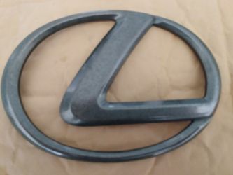 Lexus Grill Emblem