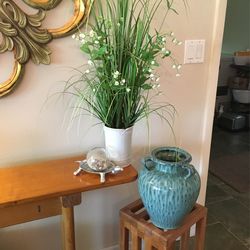 3 Groupings Of Decorative Accents