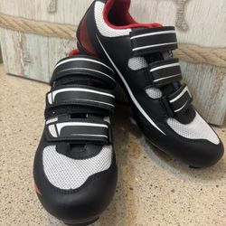  Venzo bicycle men's road cycling shoes feature a breathable mesh and synthetic upper with a three-strap hook-and-loop closure system.  Excellent Cond