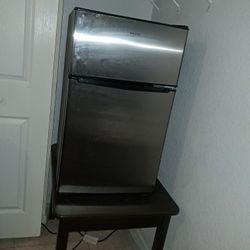 Amana Mini Fridge 