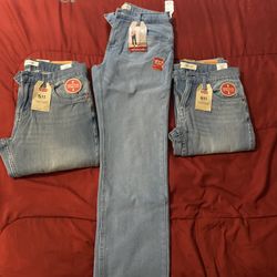 Levis Size 28  X28.  Y 29. X29. 16 Y 18REG. $ 20 Cada Uno  Estan Nuebos  