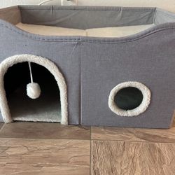 Cat Bed (like new)