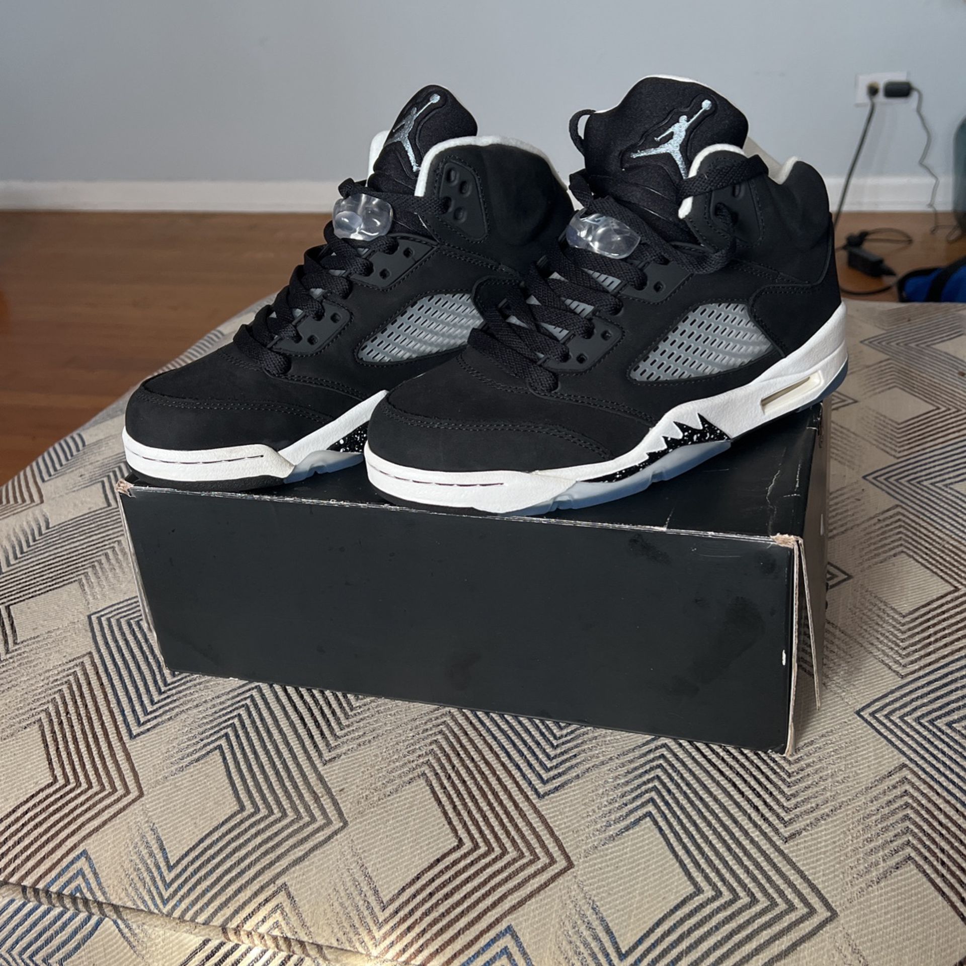 Air Jordan Retro 5 Size 7.5 New In Box 