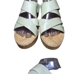 Born Sandals In Light Green. Great Comfortable  Walking Shoes. Size 10. 