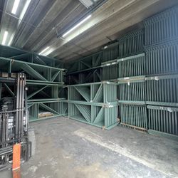 Pallet Racks Beams Uprights Wire Decks Teardrop Racking Industrial Shelving Forklifts 