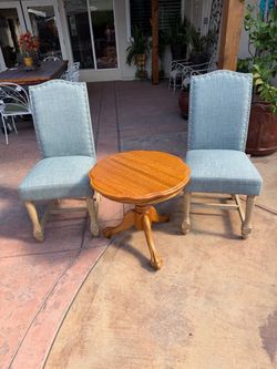 Accent Table & Chairs
