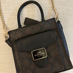 Coach mini pepper. Crossbody