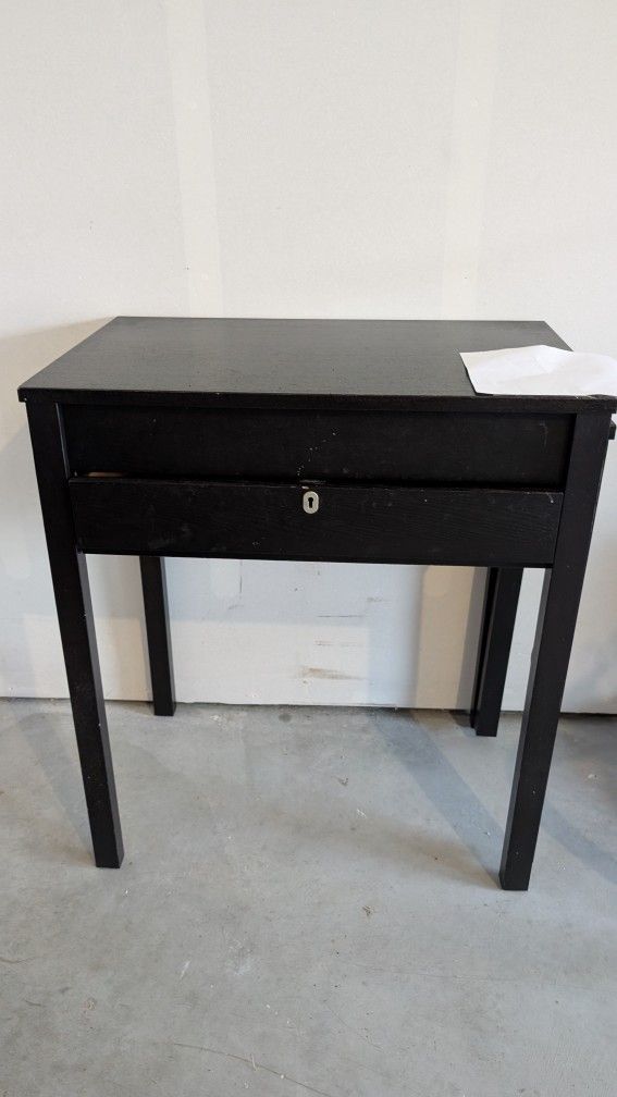 Table (extendable with Drawer)