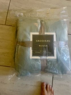 Super soft Brand New Microplush Blanket 