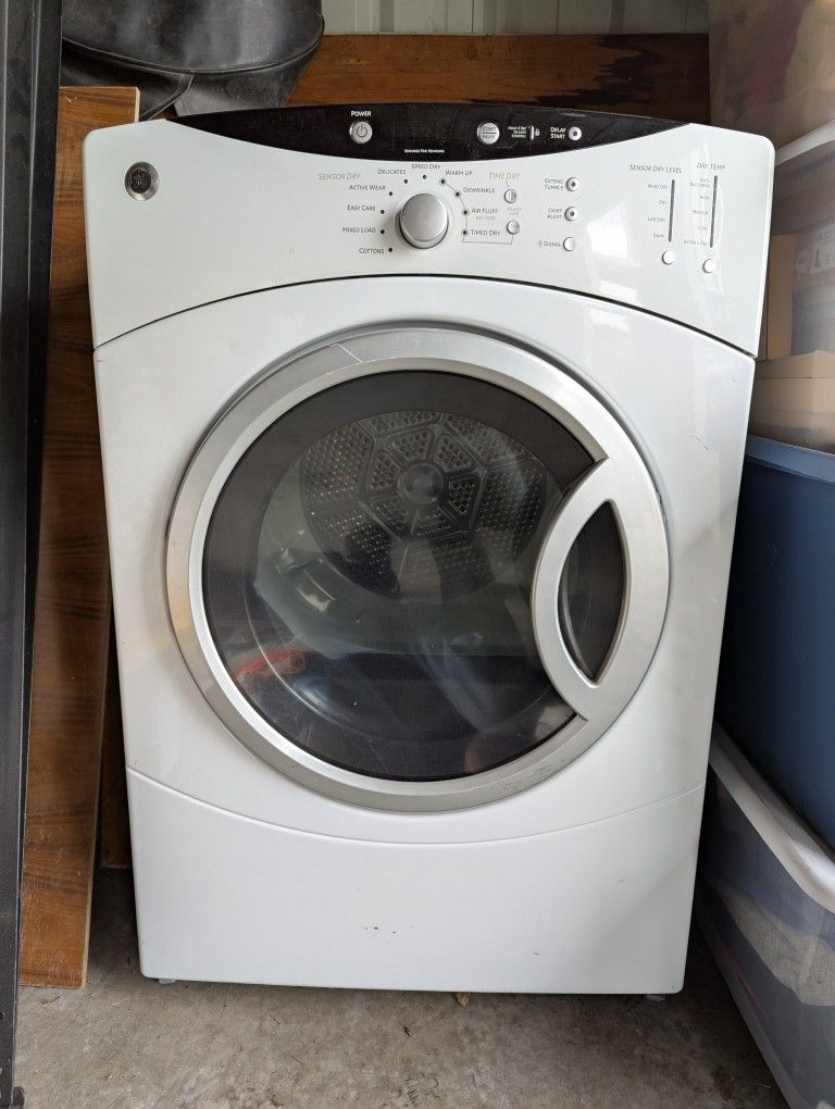 General Electric Dryer - White - Natural Gas
