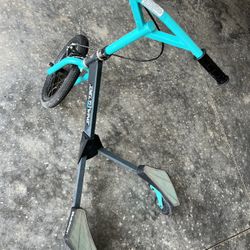 Razor Delta Wing scooter