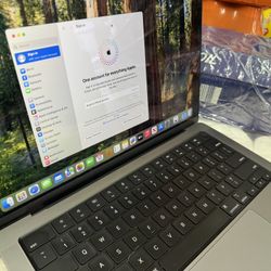 Macbook Pro 14. Inch.  M4 Pro /18 Gb. Ran /500 Ssd 
