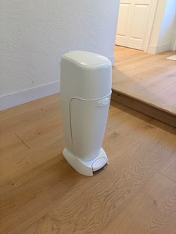 Playtex Diaper Genie Complete diaper disposal system