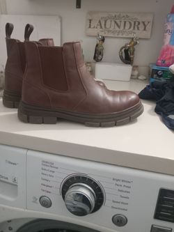 Work shoes or casual shoes almost new size 9men