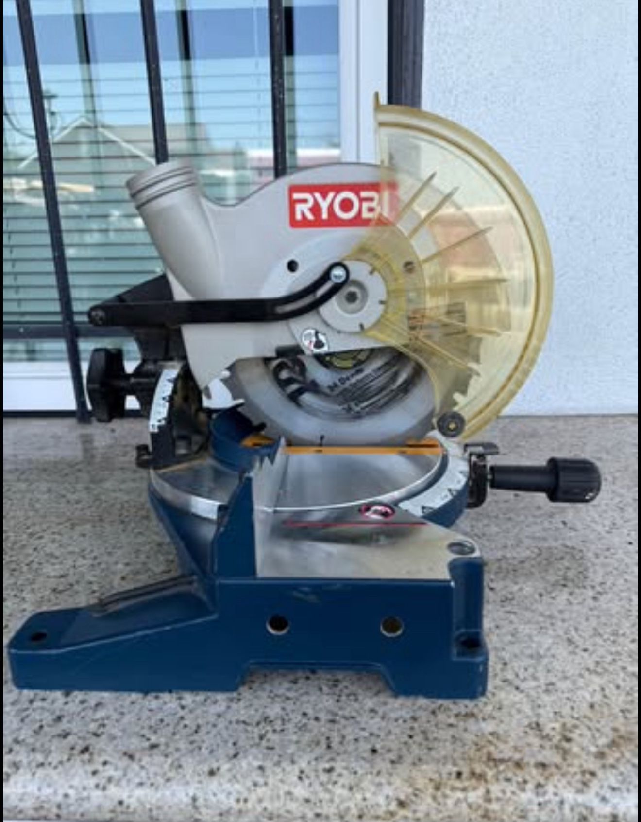 RYOBI 10” compound miter saw, (no bag)selling it as is/ sierra de inglete compuesta (no bolsa)