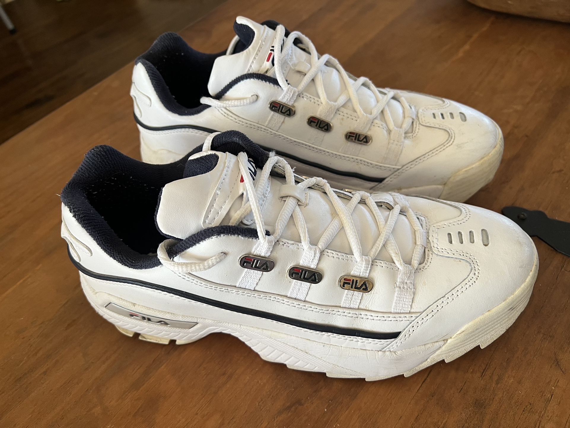 Men’s Fila Athletic Shoes- Sz 12 White/ Navy- Excellent condition
