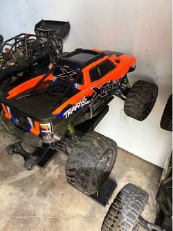 Traxxas Xmaxx 8s w/ brand new 4s 8000 batteries