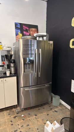 Whirlpool Refrigerator and drawer freezer