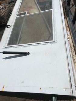 Aluminum storm door