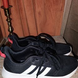 IN MERCED‼️WOMENS ADIDAS SIZE 6.5