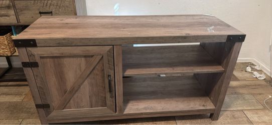 Entertainment tv stand