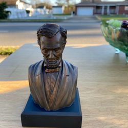 Abraham Lincoln Statue Bust