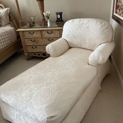 Drexel Bedroom Chase Lounge